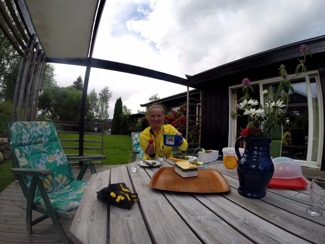 Девчачий норвежский бомж-велотрип завершился (норвегия, бомж трип, морозова, лебедь)