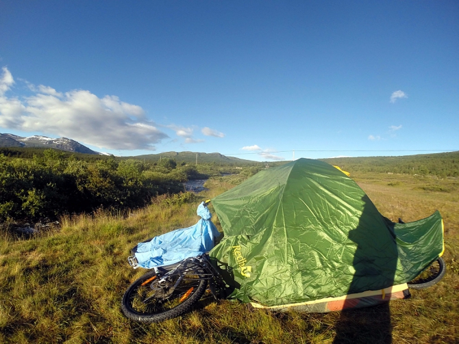 Девчачий норвежский бомж-велотрип завершился (норвегия, бомж трип, морозова, лебедь)