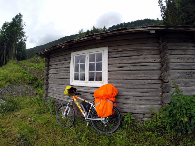 Девчачий норвежский бомж-велотрип завершился (норвегия, бомж трип, морозова, лебедь)