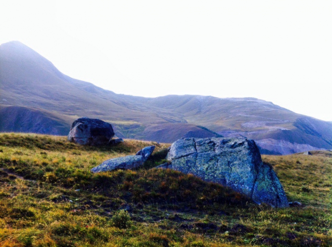 Шаукам (Горный туризм, виктор чайка, эльбрус, приэльбрусье, эльбрус с севера, северное приэльбрусье, менгир, менгиры, развалины, руины)