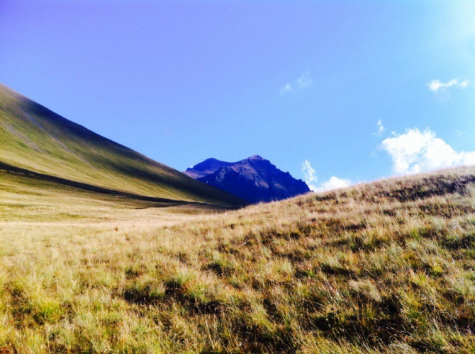 Шаукам (Горный туризм, виктор чайка, эльбрус, приэльбрусье, эльбрус с севера, северное приэльбрусье, менгир, менгиры, развалины, руины)