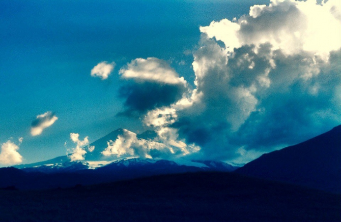 Шаукам (Горный туризм, виктор чайка, эльбрус, приэльбрусье, эльбрус с севера, северное приэльбрусье, менгир, менгиры, развалины, руины)