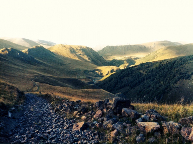 Шаукам (Горный туризм, виктор чайка, эльбрус, приэльбрусье, эльбрус с севера, северное приэльбрусье, менгир, менгиры, развалины, руины)