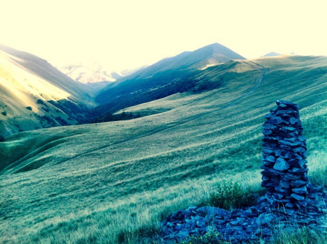 Шаукам (Горный туризм, виктор чайка, эльбрус, приэльбрусье, эльбрус с севера, северное приэльбрусье, менгир, менгиры, развалины, руины)