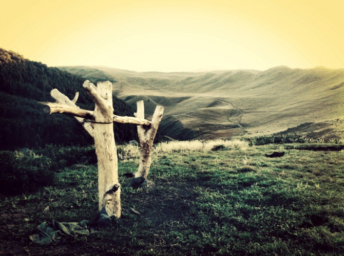 Шаукам (Горный туризм, виктор чайка, эльбрус, приэльбрусье, эльбрус с севера, северное приэльбрусье, менгир, менгиры, развалины, руины)