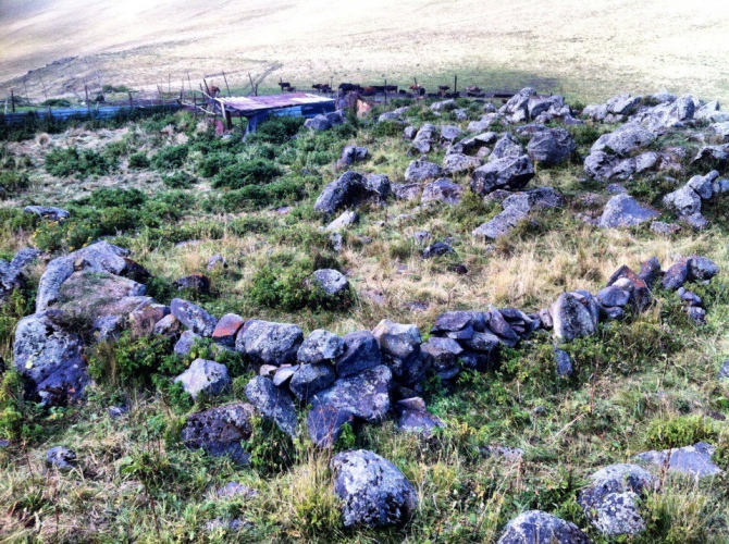 Шаукам (Горный туризм, виктор чайка, эльбрус, приэльбрусье, эльбрус с севера, северное приэльбрусье, менгир, менгиры, развалины, руины)