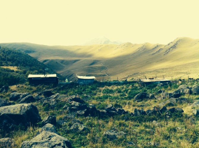 Шаукам (Горный туризм, виктор чайка, эльбрус, приэльбрусье, эльбрус с севера, северное приэльбрусье, менгир, менгиры, развалины, руины)