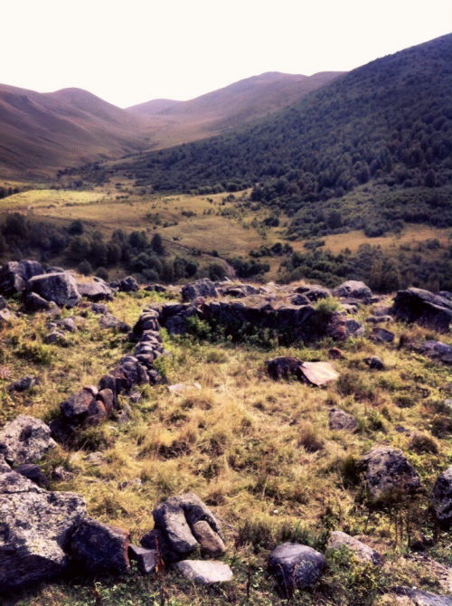 Шаукам (Горный туризм, виктор чайка, эльбрус, приэльбрусье, эльбрус с севера, северное приэльбрусье, менгир, менгиры, развалины, руины)