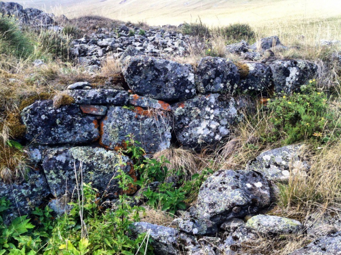 Шаукам (Горный туризм, виктор чайка, эльбрус, приэльбрусье, эльбрус с севера, северное приэльбрусье, менгир, менгиры, развалины, руины)