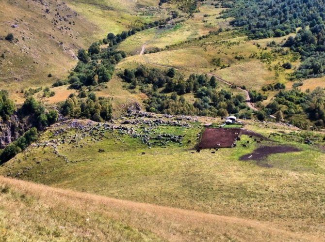 Шаукам (Горный туризм, виктор чайка, эльбрус, приэльбрусье, эльбрус с севера, северное приэльбрусье, менгир, менгиры, развалины, руины)