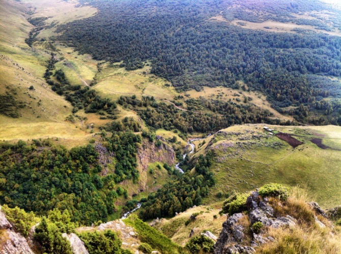 Шаукам (Горный туризм, виктор чайка, эльбрус, приэльбрусье, эльбрус с севера, северное приэльбрусье, менгир, менгиры, развалины, руины)