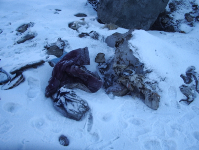 Находка на леднике Котор Северный. Терскей-Алатау, 2007 год (Горный туризм)