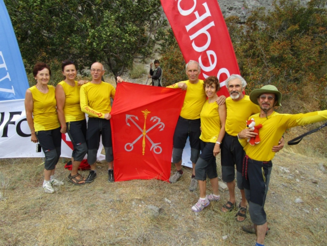 МАЛЕНЬКАЯ БЕЛАЯ ДВЕРЬ В ОГРОМНОЕ ЧЁРНОЕ МОРЕ (Скалолазание)