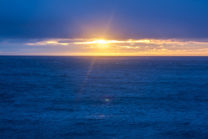 Северные Курильские острова и самые труднодоступные вулканы. (Вода)