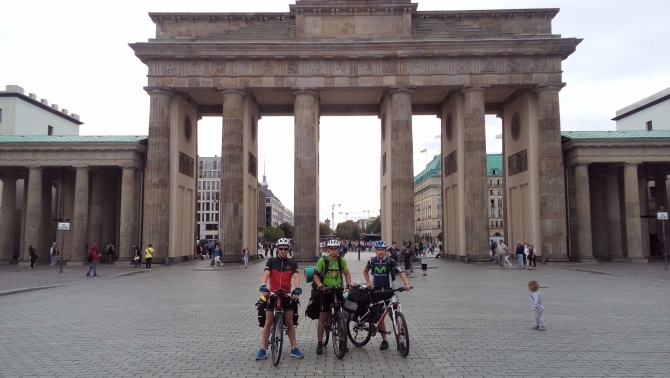 PhoneBusters. Берлин - Копенгаген, велотрип братьев из Смоленска и парня из Донецка.