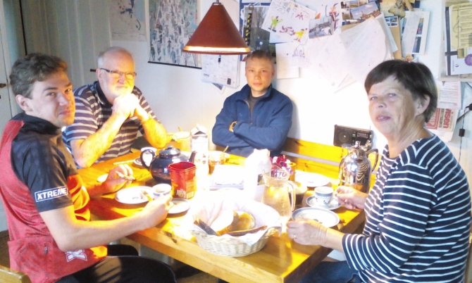 PhoneBusters. Берлин - Копенгаген, велотрип братьев из Смоленска и парня из Донецка.