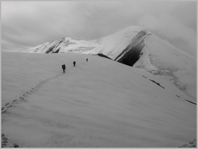 Ледобуры на "крыше мира". (Горный туризм, альпинизм, туризм, альпиндустрия, тест)