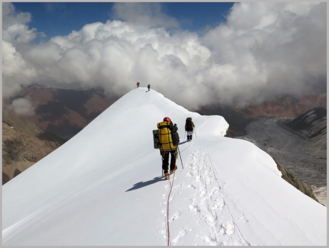 Ледобуры на "крыше мира". (Горный туризм, альпинизм, туризм, альпиндустрия, тест)
