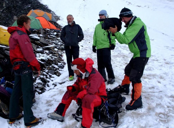Жизнь на Хане. Энциклопедия в картинках. Фильм, фильм, фильм!.. (Альпинизм, хан тенгри, киноэкспедиция, тянь-шань)