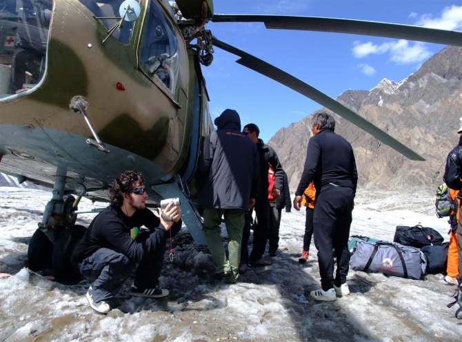 Жизнь на Хане. Энциклопедия в картинках. Фильм, фильм, фильм!.. (Альпинизм, хан тенгри, киноэкспедиция, тянь-шань)