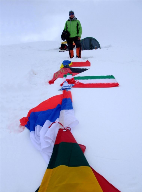 Жизнь на Хане. Энциклопедия в картинках. Фильм, фильм, фильм!.. (Альпинизм, хан тенгри, киноэкспедиция, тянь-шань)