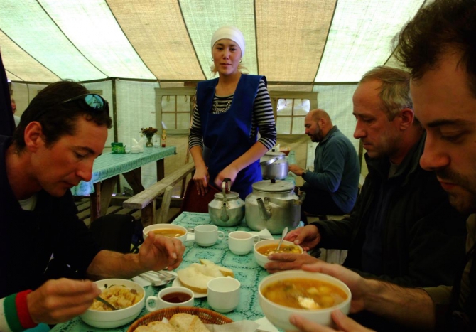 Жизнь на Хане. Энциклопедия в картинках. Хлеб насущный. (Альпинизм, тянь-шань, хан тенгри, киноэкспедиция)