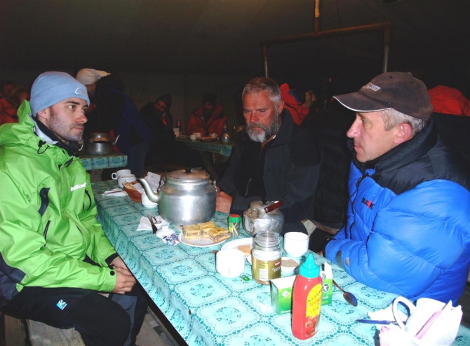 Жизнь на Хане. Энциклопедия в картинках. Хлеб насущный. (Альпинизм, тянь-шань, хан тенгри, киноэкспедиция)