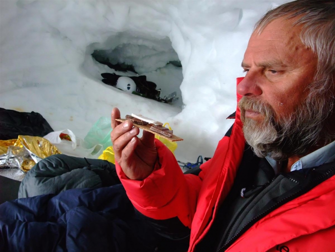 Жизнь на Хане. Энциклопедия в картинках. Хлеб насущный. (Альпинизм, тянь-шань, хан тенгри, киноэкспедиция)