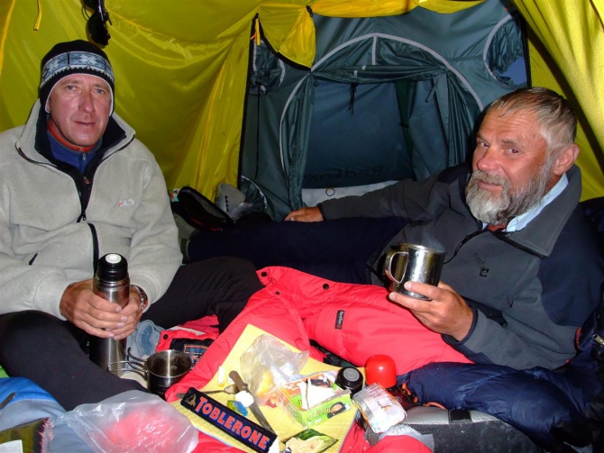 Жизнь на Хане. Энциклопедия в картинках. Хлеб насущный. (Альпинизм, тянь-шань, хан тенгри, киноэкспедиция)