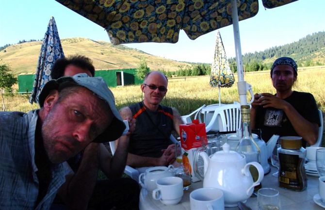 Жизнь на Хане. Энциклопедия в картинках. Житьё-питьё. (Альпинизм, киноэкспедиция, хан тенгри, тянь-шань)