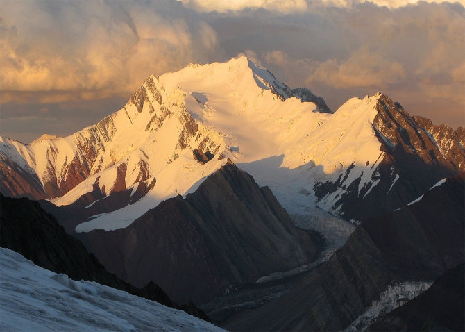 Как мы акклиматизировались перед Курумды. Пик Губаева (5368). (Альпинизм, горы азии, турклуб маи)