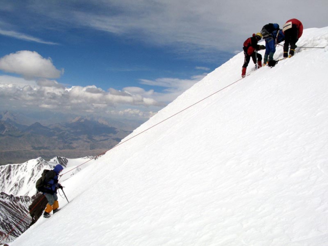 Как мы акклиматизировались перед Курумды. Пик Губаева (5368). (Альпинизм, горы азии, турклуб маи)