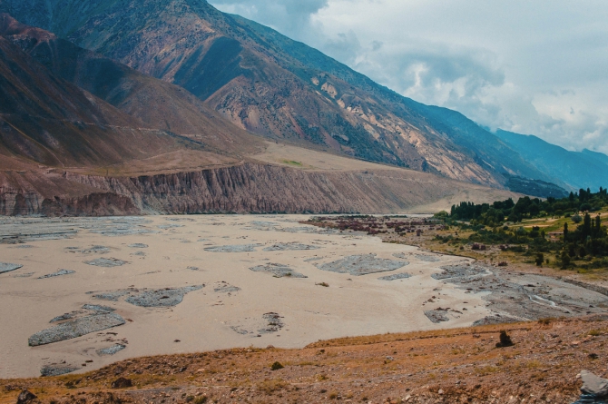 Фотоочерк о горном походе 6 к.с. на Памир. Часть первая (Горный туризм, федченко, ГМС, ПФП, пик коммунизма, гармо, Бивачный, 2015)