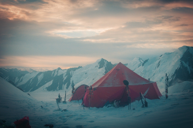 Фотоочерк о горном походе 6 к.с. на Памир. Часть первая (Горный туризм, федченко, ГМС, ПФП, пик коммунизма, гармо, Бивачный, 2015)