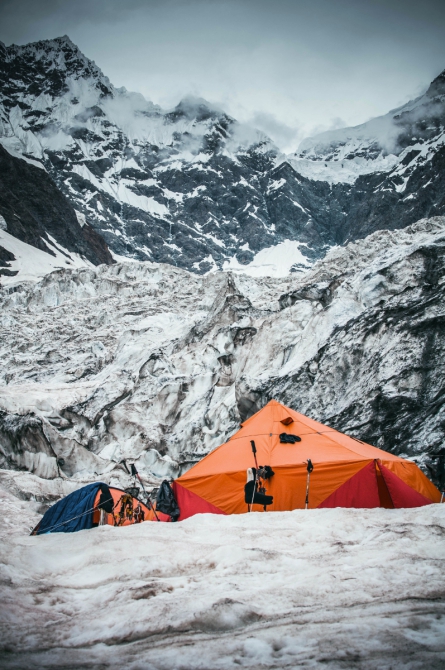 Фотоочерк о горном походе 6 к.с. на Памир. Часть первая (Горный туризм, федченко, ГМС, ПФП, пик коммунизма, гармо, Бивачный, 2015)