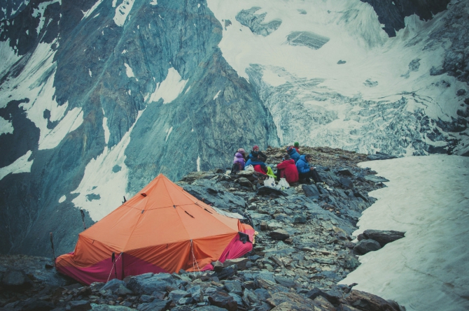 Фотоочерк о горном походе 6 к.с. на Памир. Часть первая (Горный туризм, федченко, ГМС, ПФП, пик коммунизма, гармо, Бивачный, 2015)