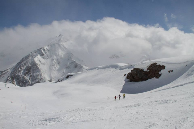 Эльбрусиада. Девять дней одного года. (Альпинизм, май, ски тур)