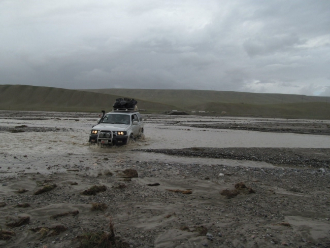 "Два взгляда на одно и тоже альпмероприятие на Центральном Тянь-Шане под пиком Белый" (Альпинизм, альпинизм, отчет, экспедиция, фото, тянь-шань, кокшаал-тоо, Сарычат, Седой Страж, горы)