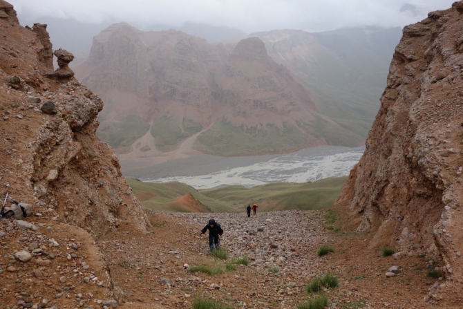 "Два взгляда на одно и тоже альпмероприятие на Центральном Тянь-Шане под пиком Белый" (Альпинизм, альпинизм, отчет, экспедиция, фото, тянь-шань, кокшаал-тоо, Сарычат, Седой Страж, горы)