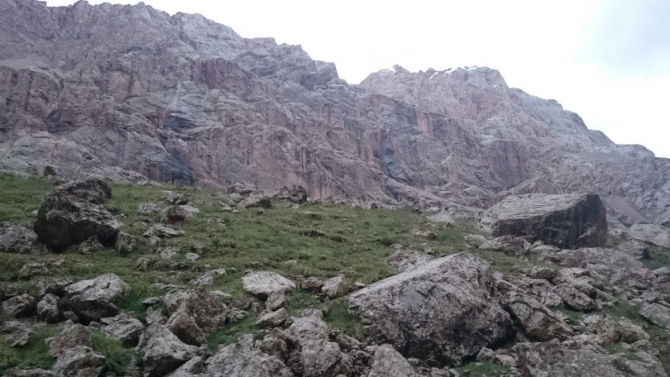 "Два взгляда на одно и тоже альпмероприятие на Центральном Тянь-Шане под пиком Белый" (Альпинизм, альпинизм, отчет, экспедиция, фото, тянь-шань, кокшаал-тоо, Сарычат, Седой Страж, горы)