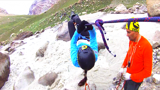 "Два взгляда на одно и тоже альпмероприятие на Центральном Тянь-Шане под пиком Белый" (Альпинизм, альпинизм, отчет, экспедиция, фото, тянь-шань, кокшаал-тоо, Сарычат, Седой Страж, горы)