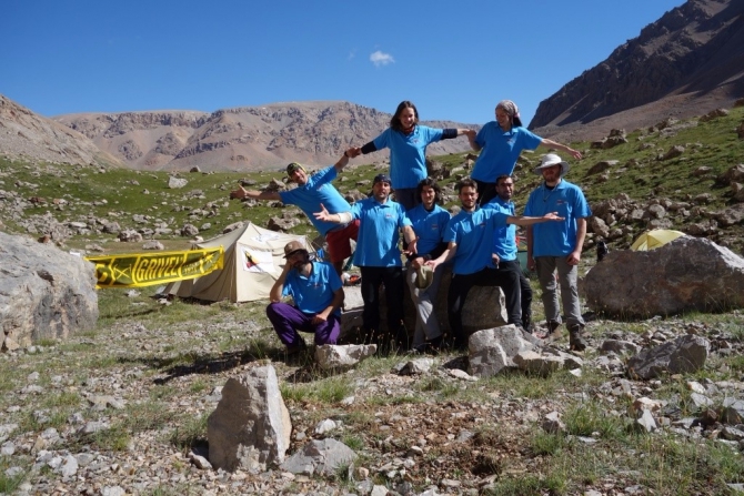 "Два взгляда на одно и тоже альпмероприятие на Центральном Тянь-Шане под пиком Белый" (Альпинизм, альпинизм, отчет, экспедиция, фото, тянь-шань, кокшаал-тоо, Сарычат, Седой Страж, горы)