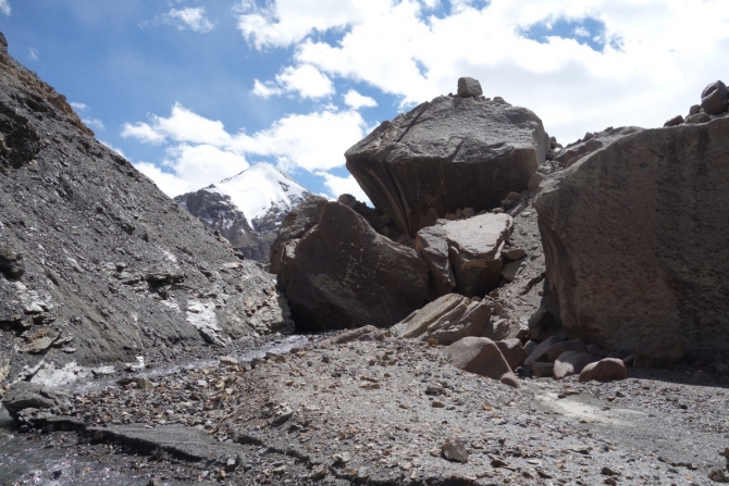 "Два взгляда на одно и тоже альпмероприятие на Центральном Тянь-Шане под пиком Белый" (Альпинизм, альпинизм, отчет, экспедиция, фото, тянь-шань, кокшаал-тоо, Сарычат, Седой Страж, горы)