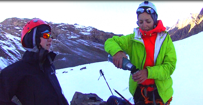 "Два взгляда на одно и тоже альпмероприятие на Центральном Тянь-Шане под пиком Белый" (Альпинизм, альпинизм, отчет, экспедиция, фото, тянь-шань, кокшаал-тоо, Сарычат, Седой Страж, горы)