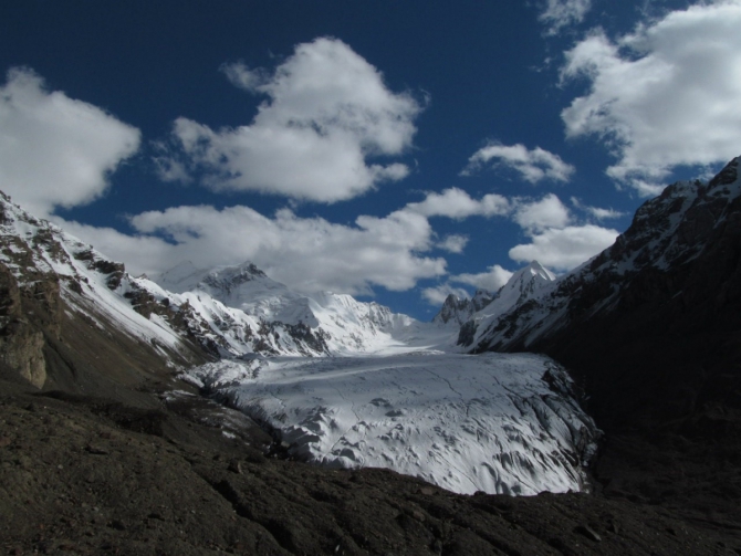 "Два взгляда на одно и тоже альпмероприятие на Центральном Тянь-Шане под пиком Белый" (Альпинизм, альпинизм, отчет, экспедиция, фото, тянь-шань, кокшаал-тоо, Сарычат, Седой Страж, горы)
