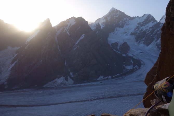 Седой Страж - гора, на которой побывали, как это было. (Альпинизм, пик белый, экспедиция, нилов, головченко, григорьев, лето, горы на которых никто не бывал, вернулись, дневник, два взгляда на одно и тоже альпмероприятие)