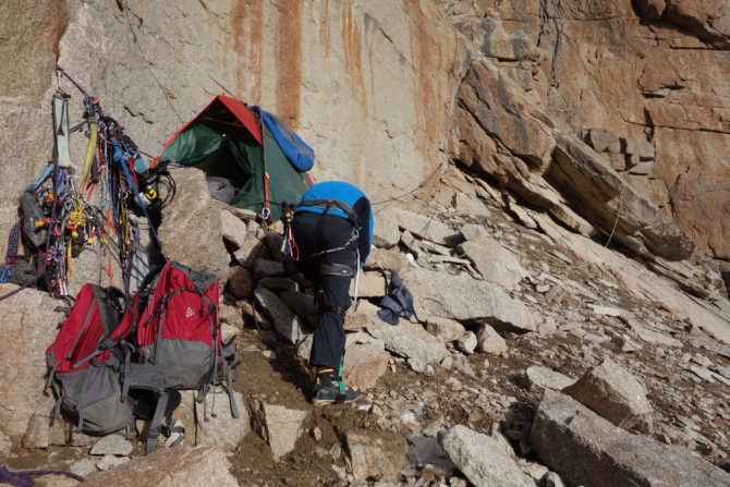 Седой Страж - гора, на которой побывали, как это было. (Альпинизм, пик белый, экспедиция, нилов, головченко, григорьев, лето, горы на которых никто не бывал, вернулись, дневник, два взгляда на одно и тоже альпмероприятие)