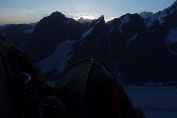 Седой Страж - гора, на которой побывали, как это было. (Альпинизм, пик белый, экспедиция, нилов, головченко, григорьев, лето, горы на которых никто не бывал, вернулись, дневник, два взгляда на одно и тоже альпмероприятие)