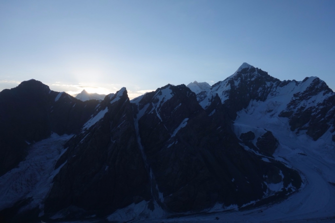 Седой Страж - гора, на которой побывали, как это было. (Альпинизм, пик белый, экспедиция, нилов, головченко, григорьев, лето, горы на которых никто не бывал, вернулись, дневник, два взгляда на одно и тоже альпмероприятие)