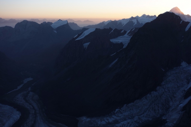 Седой Страж - гора, на которой побывали, как это было. (Альпинизм, пик белый, экспедиция, нилов, головченко, григорьев, лето, горы на которых никто не бывал, вернулись, дневник, два взгляда на одно и тоже альпмероприятие)
